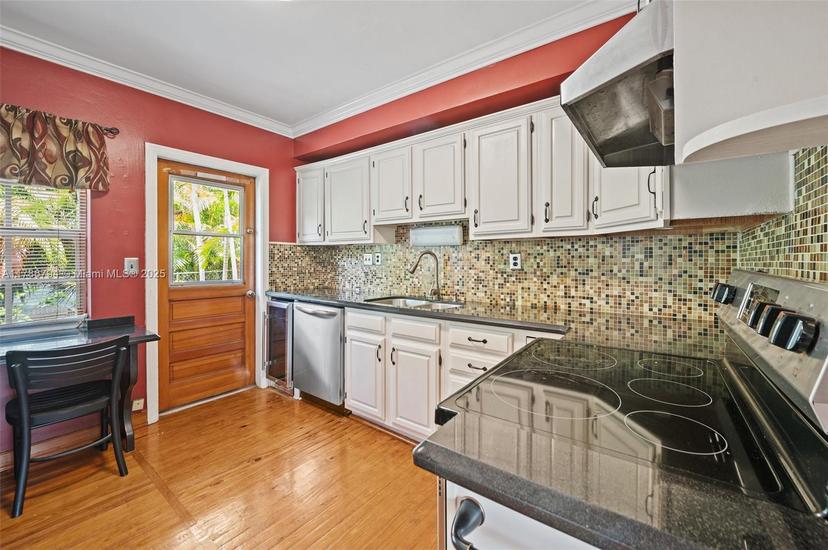 Picture of 541 Lenape Dr, Miami Springs FL 33166