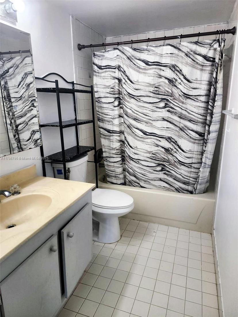 Picture of 901 Hillcrest Dr # 211, Hollywood FL 33021