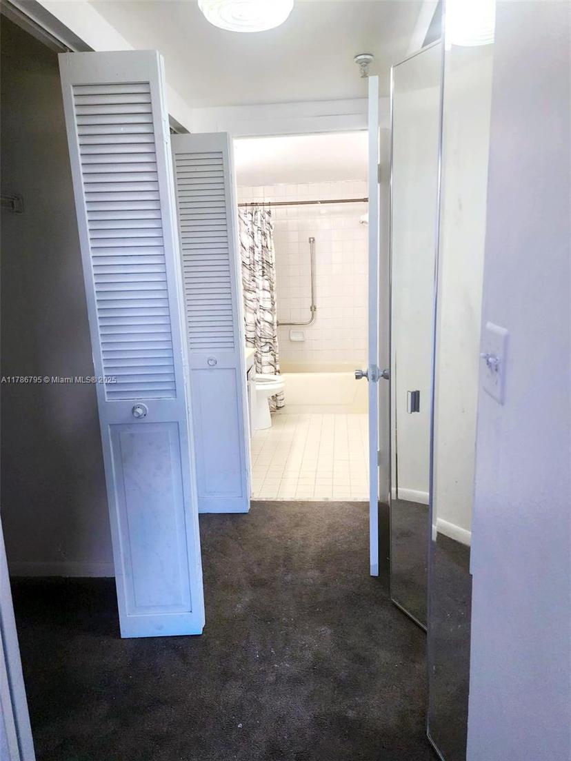 Picture of 901 Hillcrest Dr # 211, Hollywood FL 33021