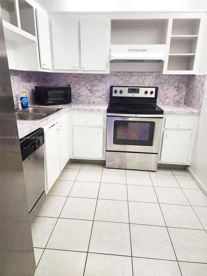 Picture of 901 Hillcrest Dr # 211, Hollywood FL 33021