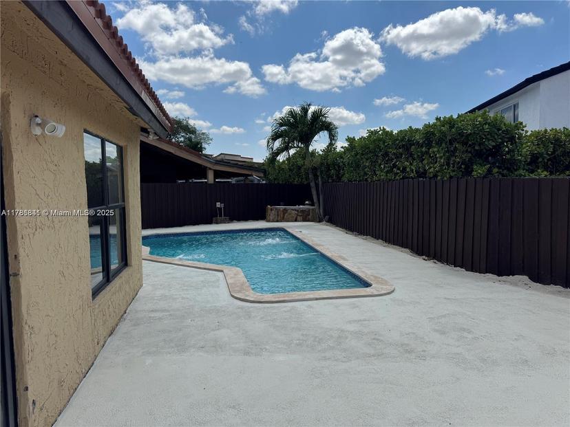 Picture of 1096 SW 134Th Ct, Miami FL 33184