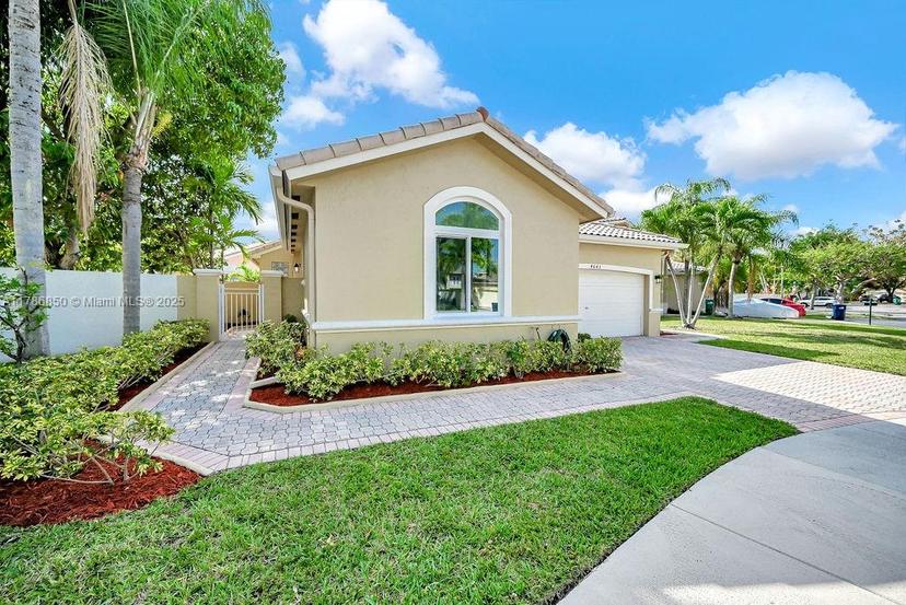 Picture of 4643 NW 94Th Pl, Doral FL 33178
