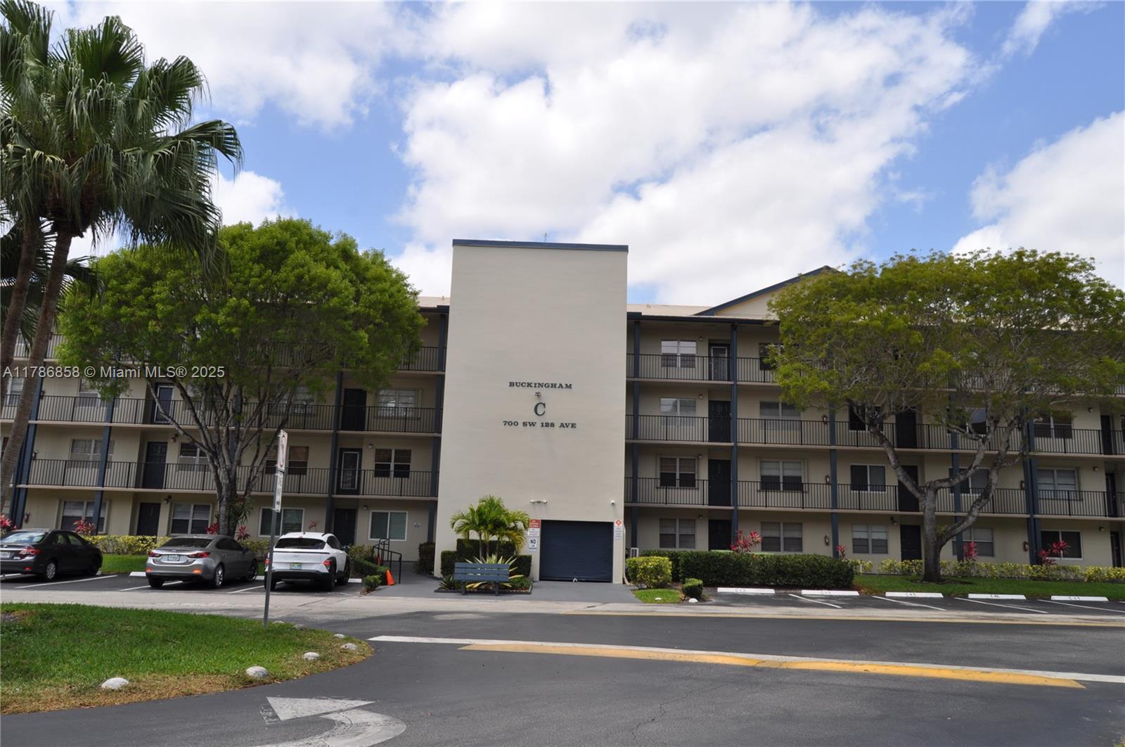 Picture of 700 SW 128 Ave # 106C, Pembroke Pines, FL 33027