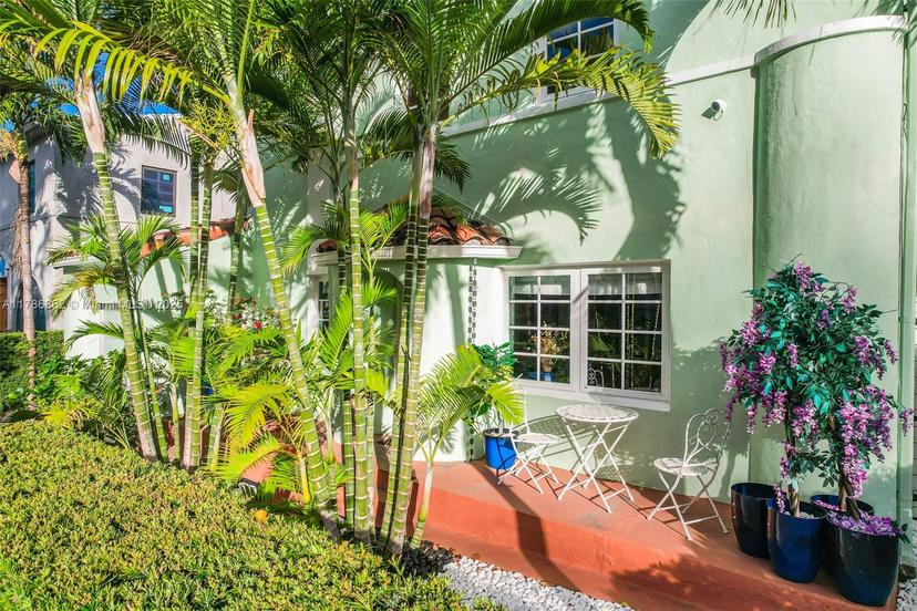 Picture of 837 Espanola Way, Miami Beach FL 33139