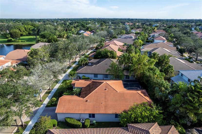 Picture of 2724 Oakbrook Dr, Weston FL 33332
