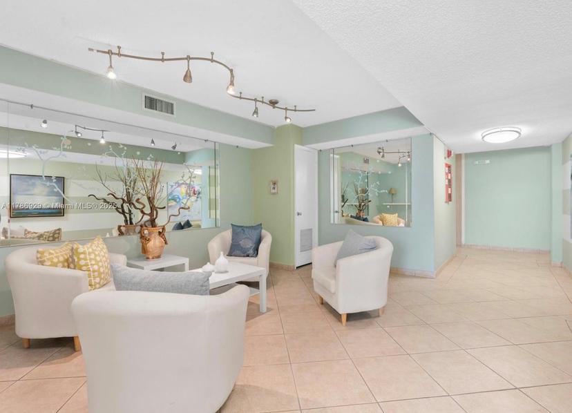Picture of 130 S Shore Dr # 2F, Miami Beach FL 33141