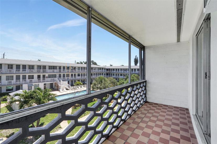 Picture of 15610 NE 6Th Ave # 34D, Miami FL 33162