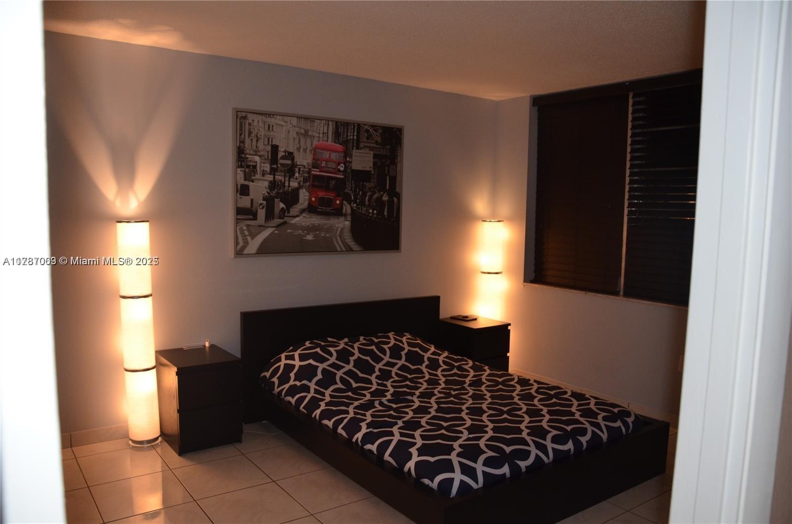 Picture of 1780 NE 191St St # 2, Miami, FL 33179