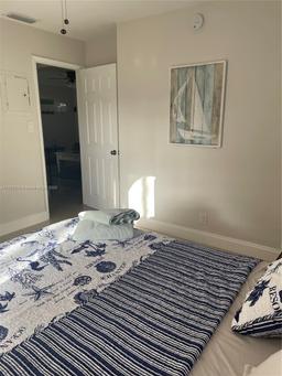 Picture of 5433 NE 1St Ave, Oakland Park, FL 33334
