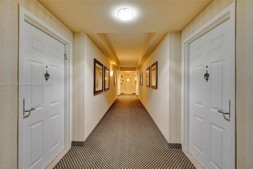 Picture of 19501 W Country Club Dr # 2507, Aventura FL 33180