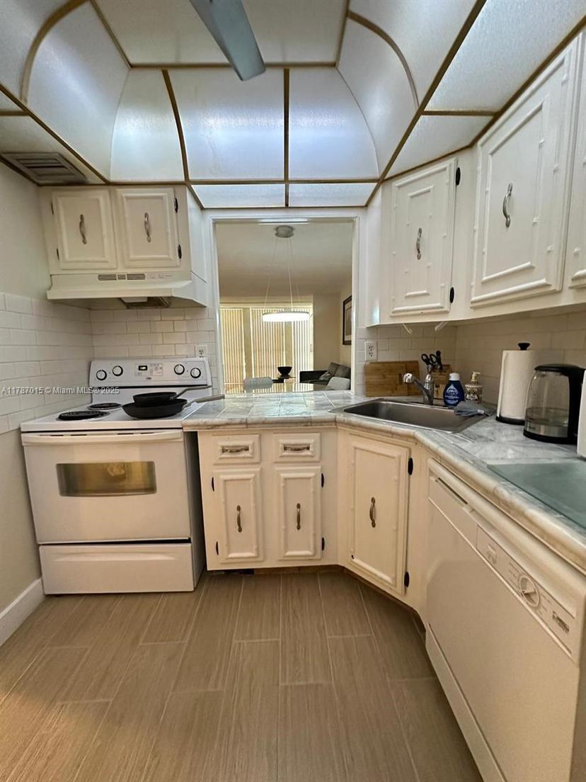 Picture of 851 Three Islands Blvd # 114, Hallandale Beach FL 33009