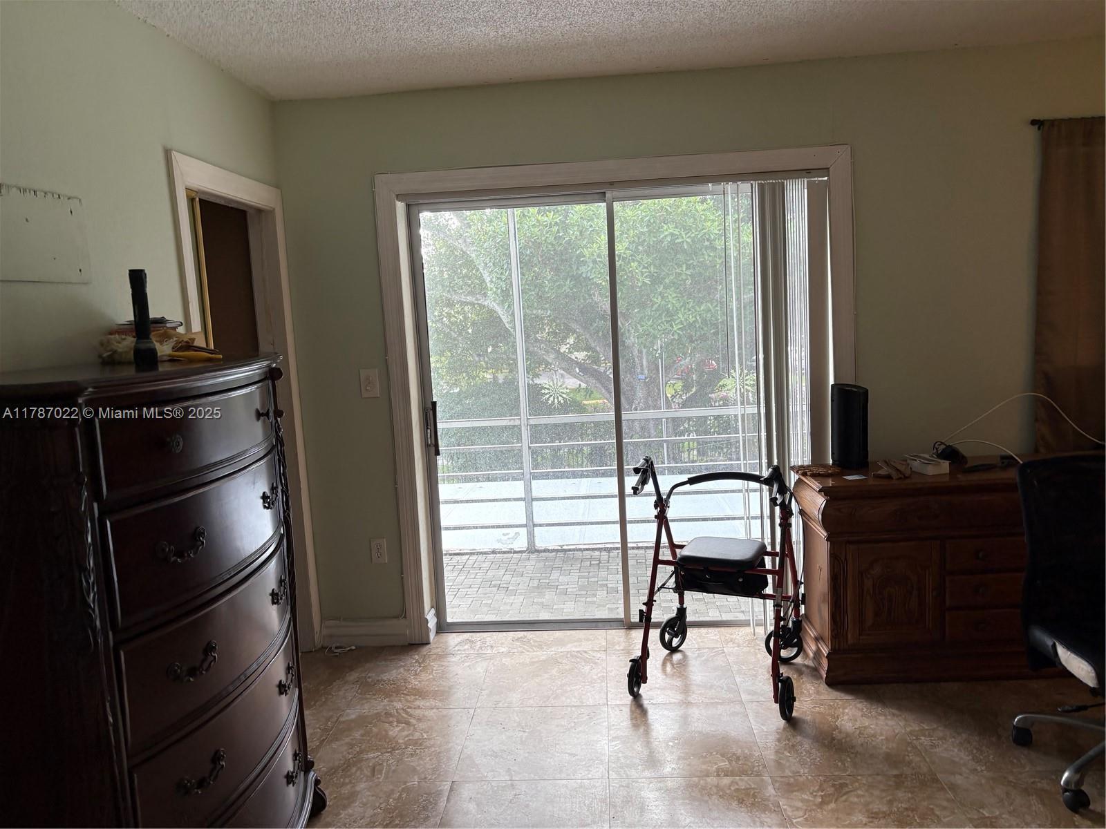 Picture of 20311 NE 2Nd Ave # 27, Miami, FL 33179