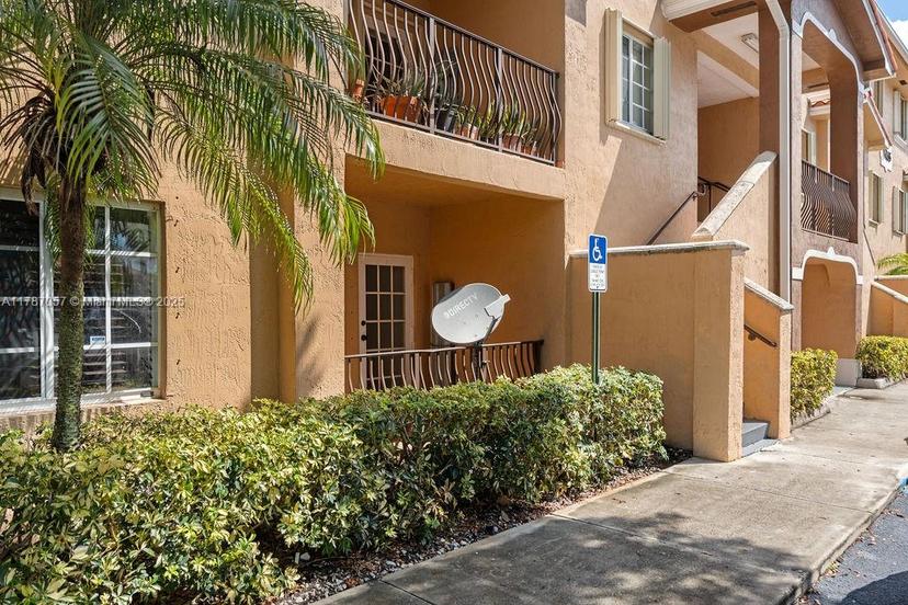 Picture of 17455 NW 75Th Pl # 107, Hialeah FL 33015