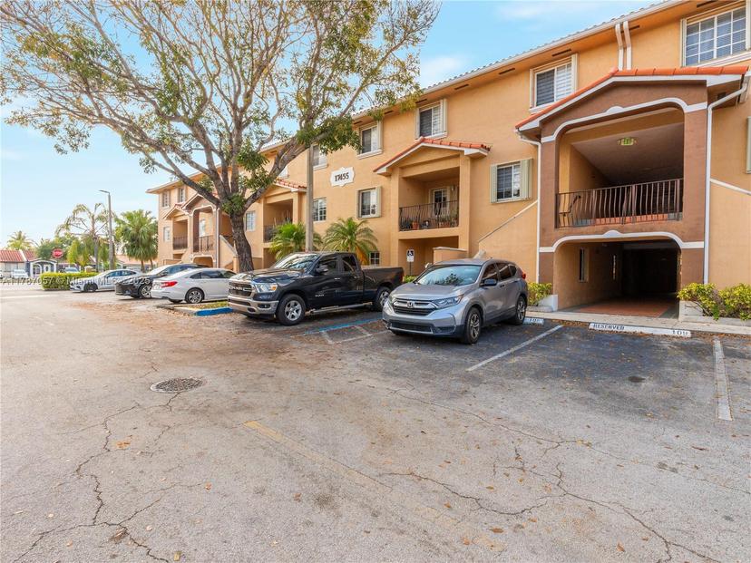 Picture of 17455 NW 75Th Pl # 107, Hialeah FL 33015