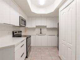 Picture of 17455 NW 75Th Pl # 107, Hialeah, FL 33015