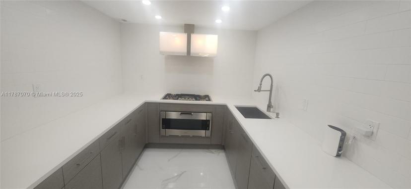Picture of 2030 S Ocean Dr # 1704, Hallandale Beach FL 33009