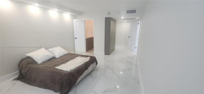 Picture of 2030 S Ocean Dr # 1704, Hallandale Beach FL 33009