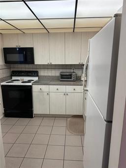 Picture of 7850 Camino Real # 302, Miami, FL 33143