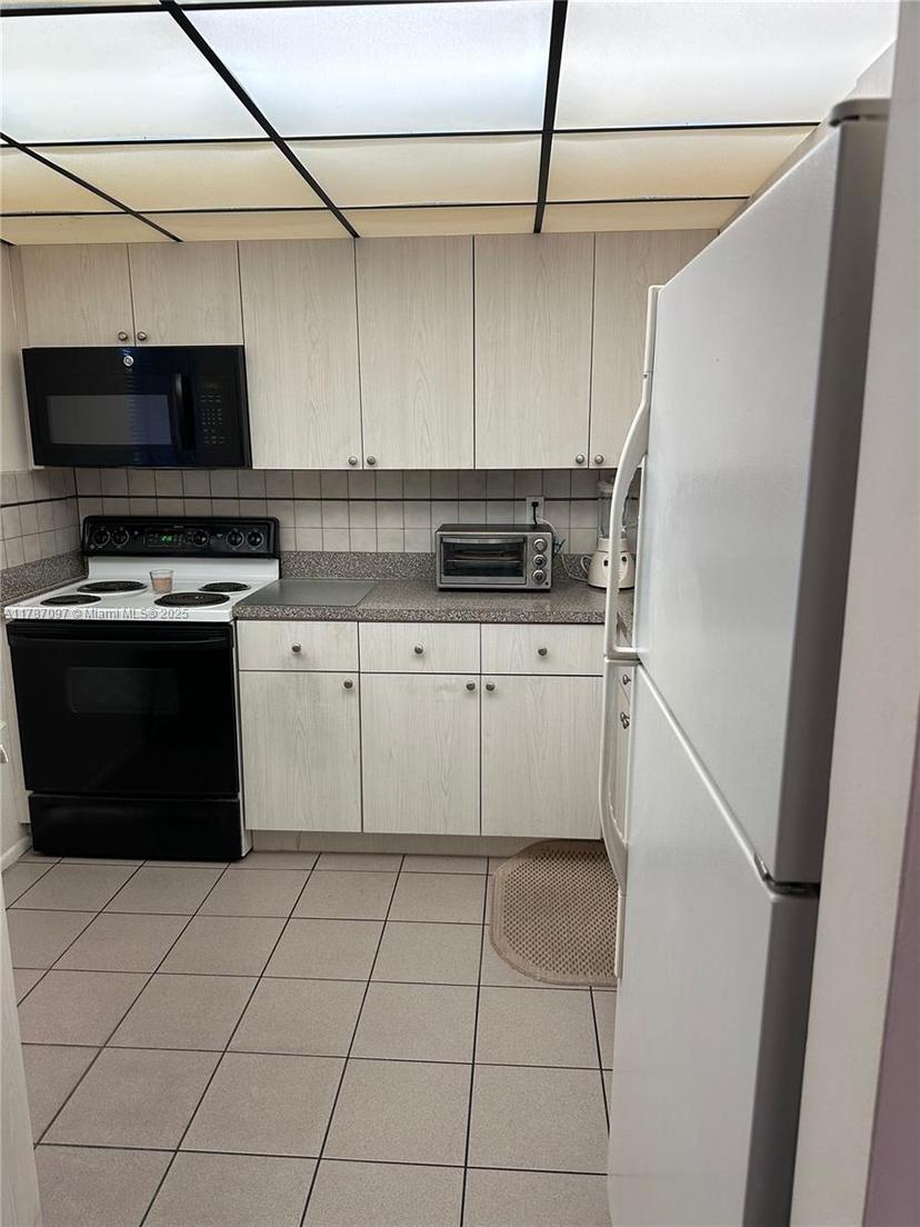 Picture of 7850 Camino Real # 302, Miami FL 33143