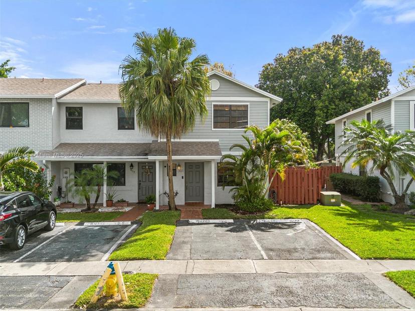 Picture of 301 NW 106Th Ter, Pembroke Pines FL 33026