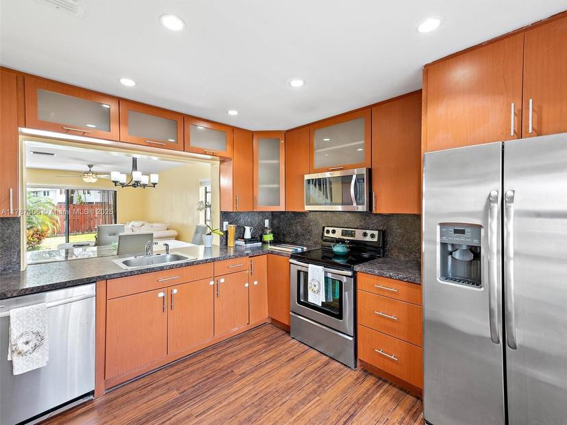 Picture of 301 NW 106Th Ter, Pembroke Pines FL 33026