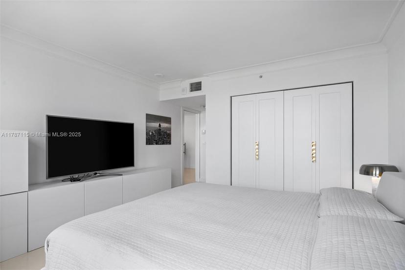 Picture of 90 Alton Rd # 907, Miami Beach FL 33139