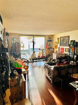 Picture of 2840 Somerset Dr # 410M, Lauderdale Lakes, FL 33311