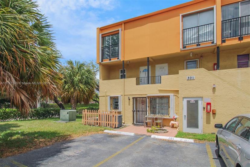 Picture of 301 NW 109Th Ave # 201, Miami FL 33172