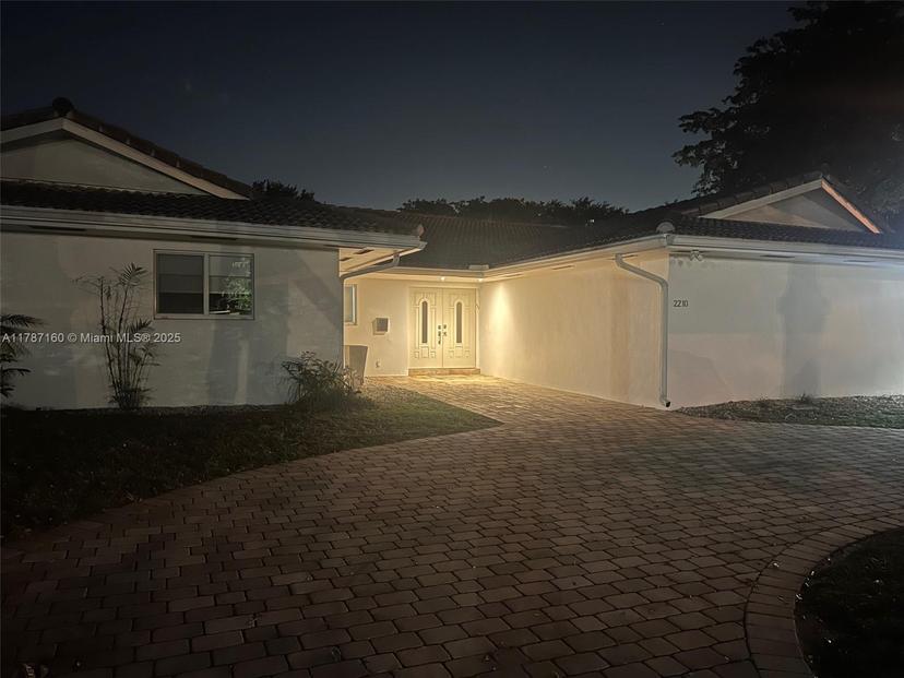 Picture of 2210 NE 202Nd St, Miami FL 33180