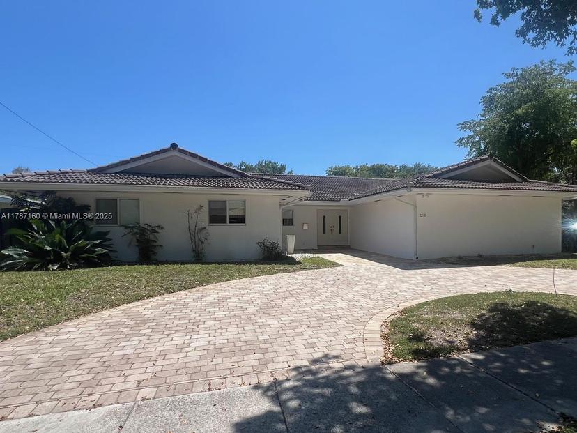 Picture of 2210 NE 202Nd St, Miami FL 33180
