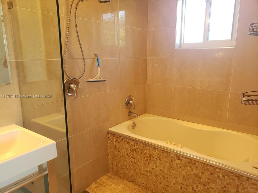 Picture of 1818 Rodman St # 2E, Hollywood FL 33020