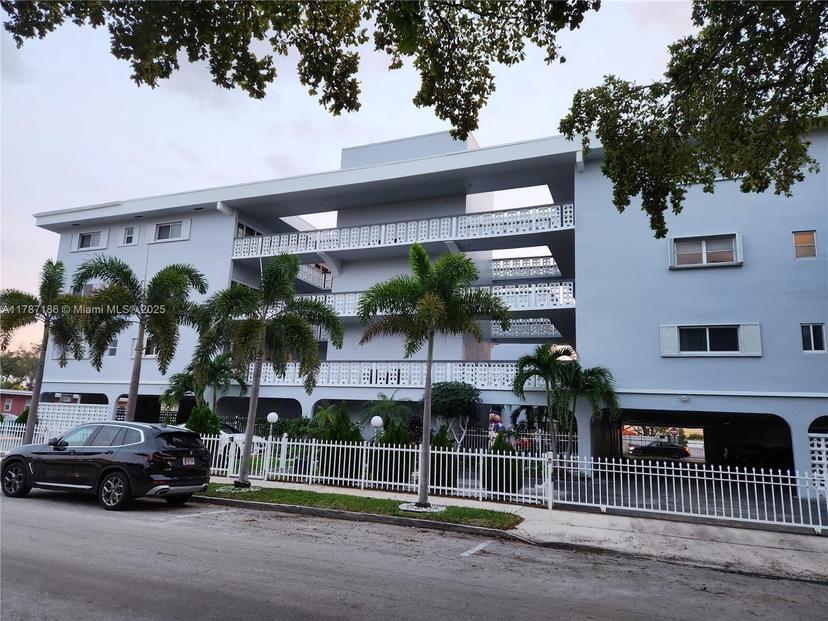Picture of 1818 Rodman St # 2E, Hollywood FL 33020