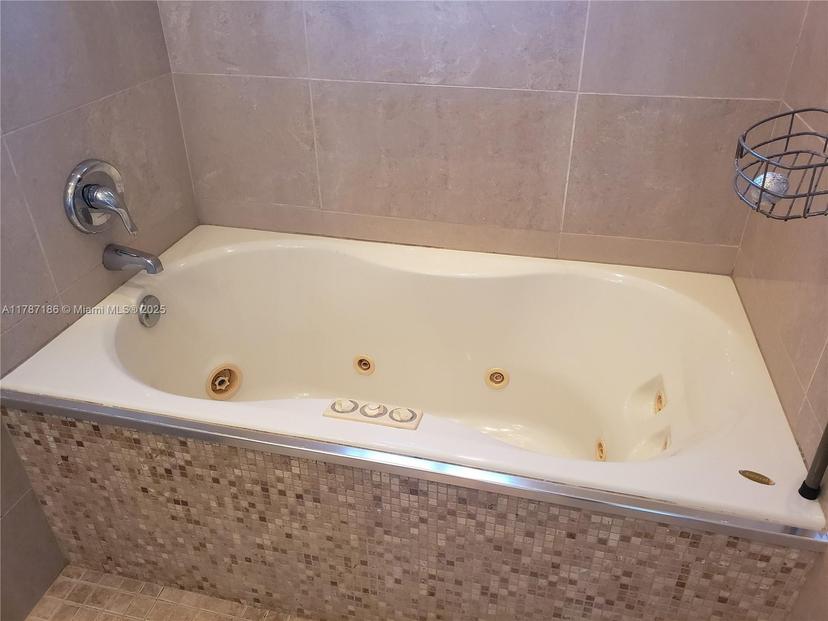 Picture of 1818 Rodman St # 2E, Hollywood FL 33020