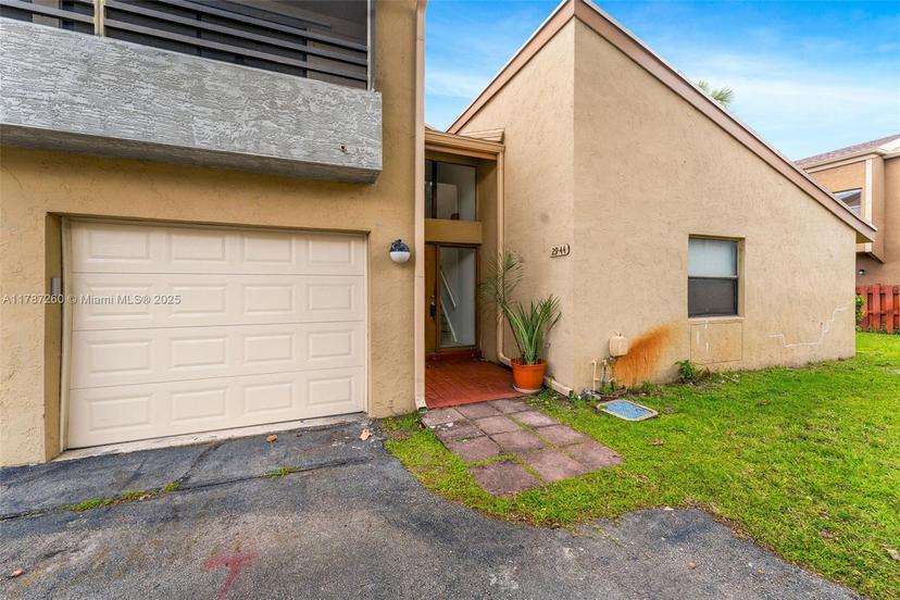 Picture of 2944 W Missionwood Cir # 14, Miramar FL 33025