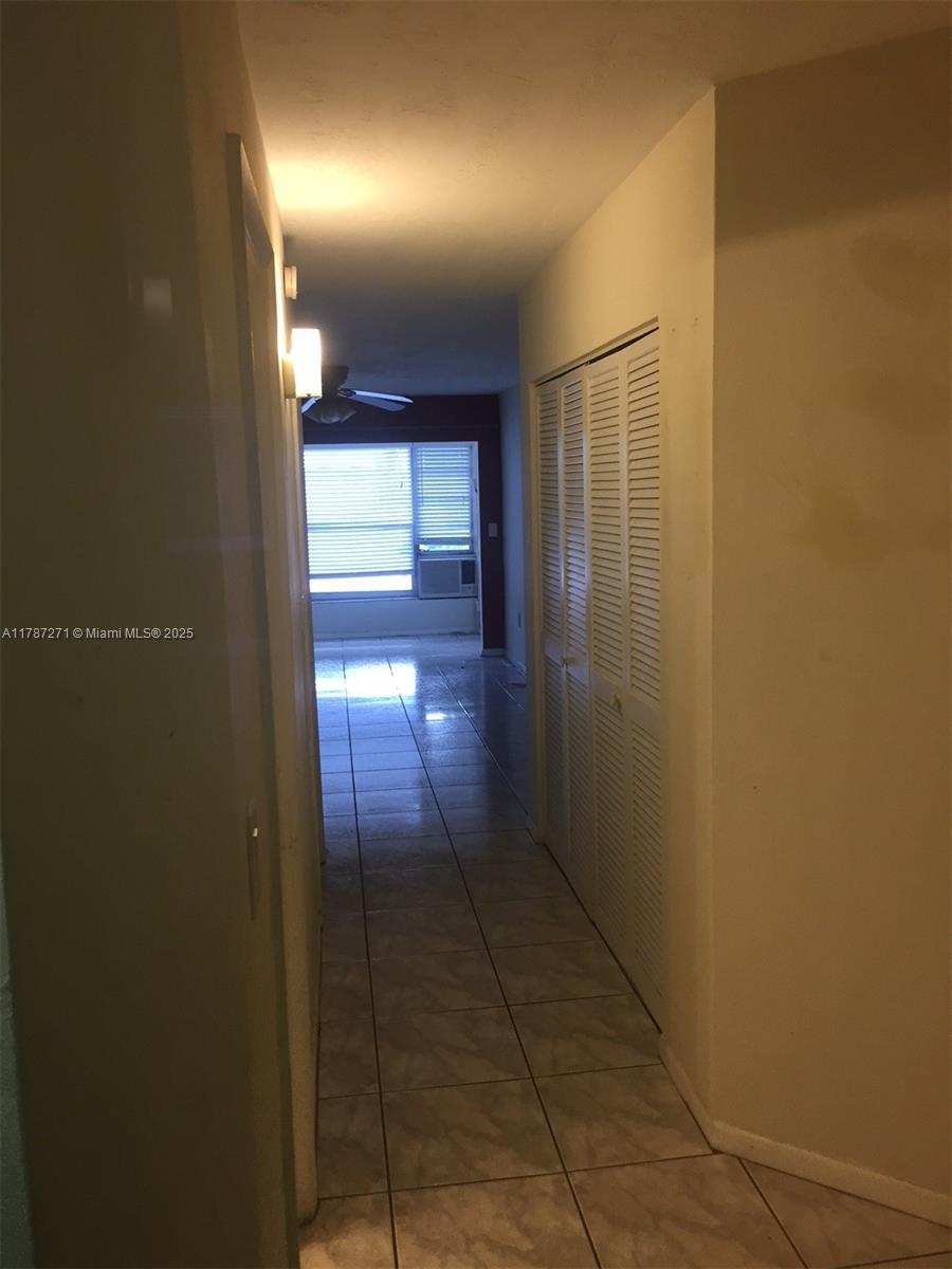 Picture of 18801 NE 2Nd Ave # 1014, Miami, FL 33179