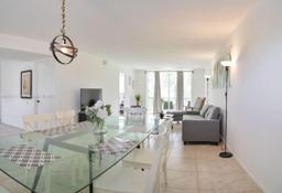 Picture of 8901 Hollybrook # 206, Hollywood, FL 33025
