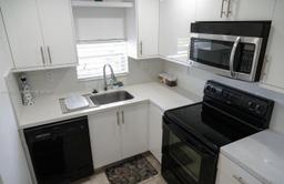 Picture of 8901 Hollybrook # 206, Hollywood, FL 33025