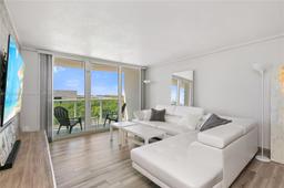 Picture of 100 Bayview Dr # 625, Sunny Isles Beach, FL 33160