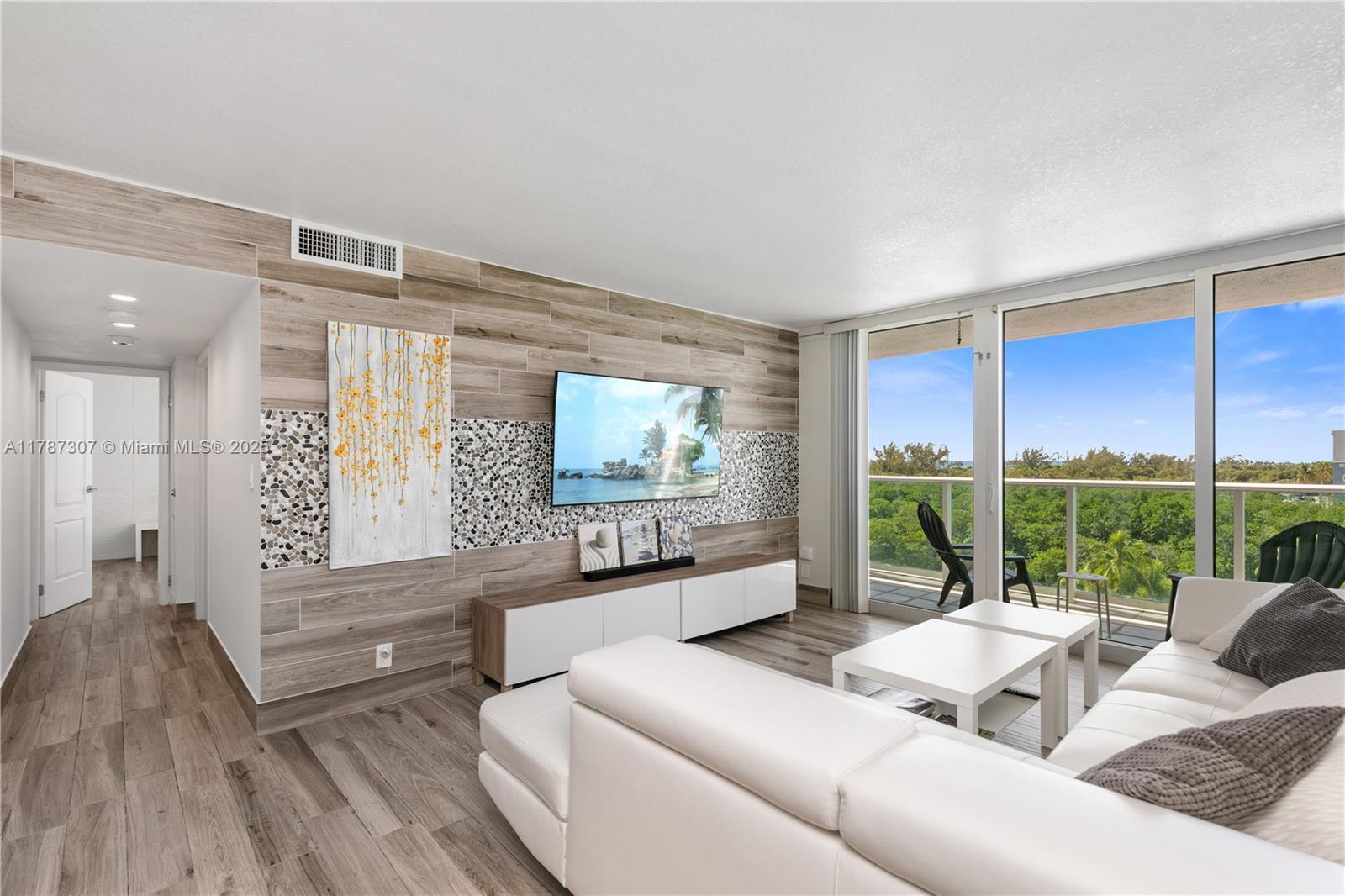 Picture of 100 Bayview Dr # 625, Sunny Isles Beach, FL 33160