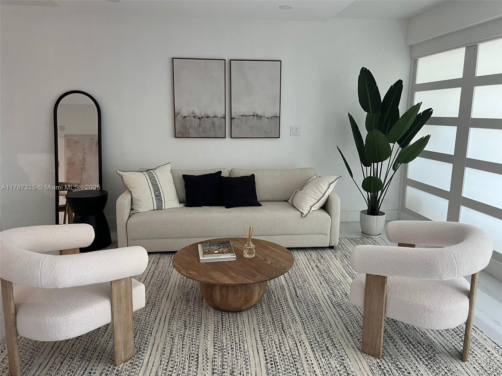 Picture of 2301 Collins Ave # 628, Miami Beach, FL 33139