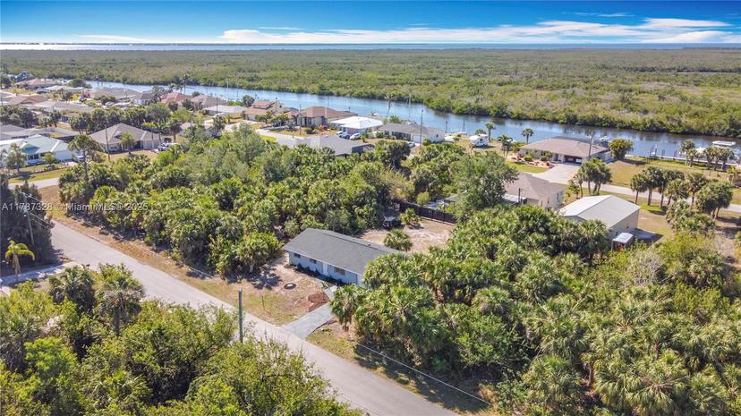 Picture of 18515 Aryshire Cir, Port Charlotte FL 33948