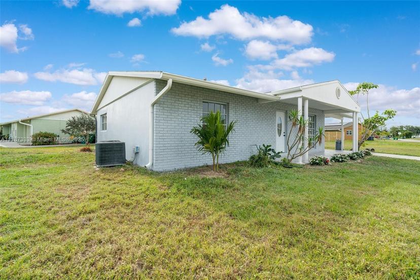 Picture of 957 Great Falls Ter Nw, Port Charlotte FL 33948