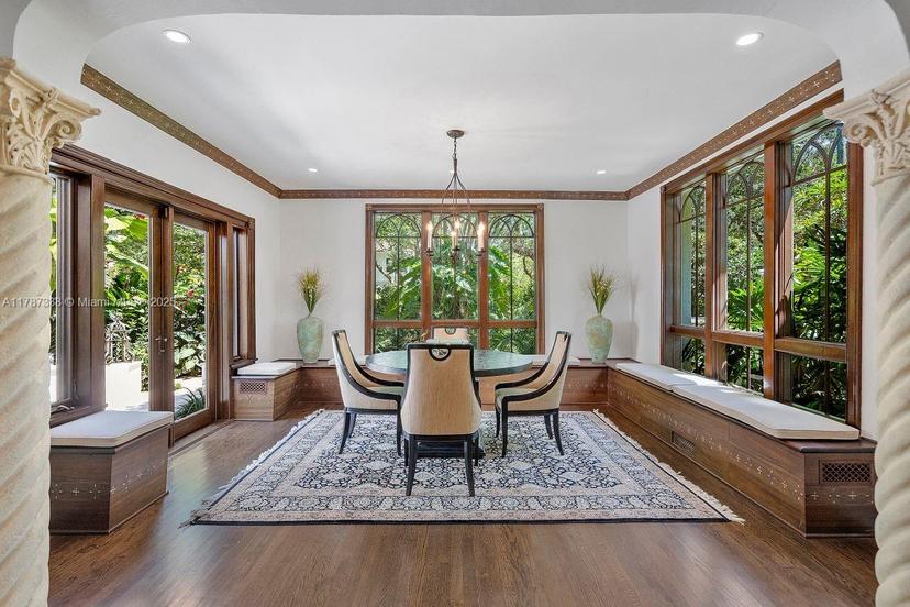 Picture of 901 Valencia Ave, Coral Gables FL 33134