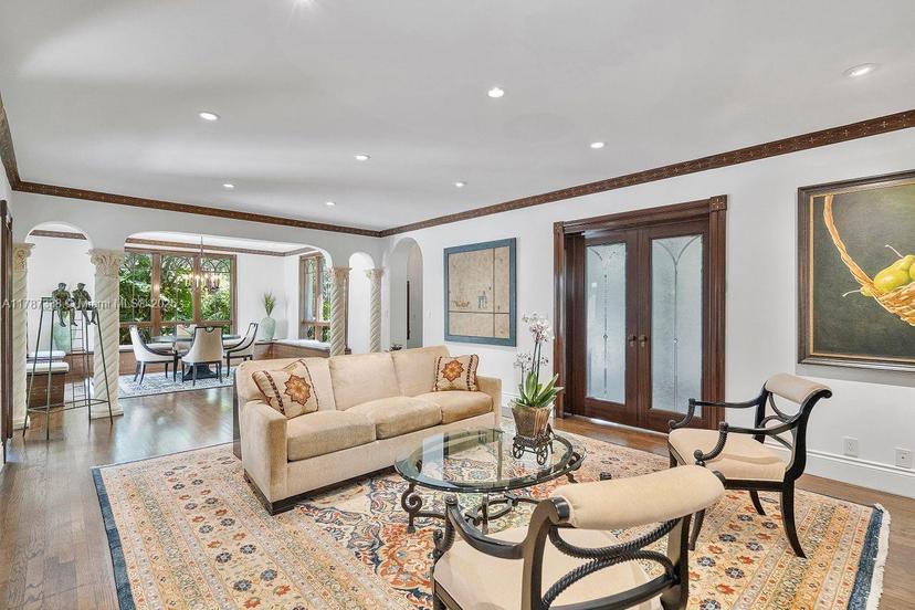 Picture of 901 Valencia Ave, Coral Gables FL 33134