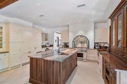 Picture of 901 Valencia Ave, Coral Gables, FL 33134