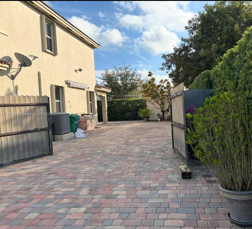 Picture of 11000 SW 227Th Ter, Miami FL 33170
