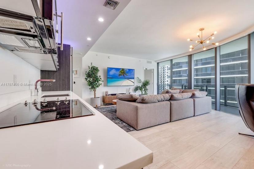 Picture of 45 SW 9Th St # 1808, Miami FL 33130