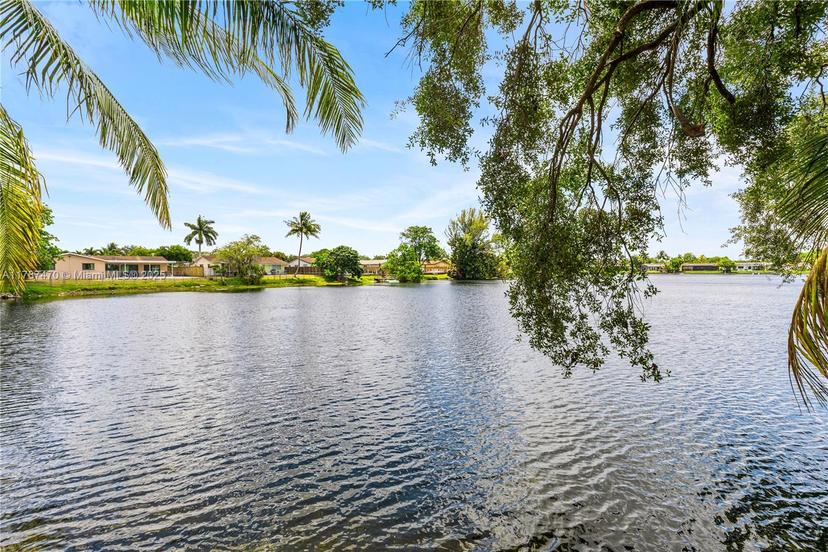 Picture of 8956 Palm Tree Ln # 8956, Pembroke Pines FL 33024