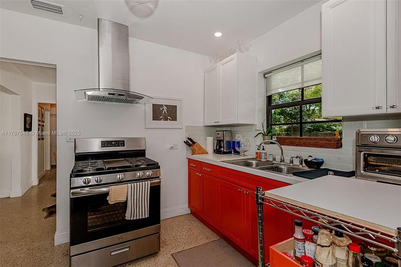 Picture of 430 NE 132Nd Ter, North Miami FL 33161