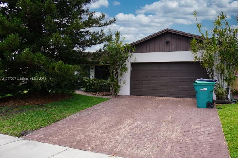 Picture of 19612 SW 87Th Pl, Cutler Bay FL 33157